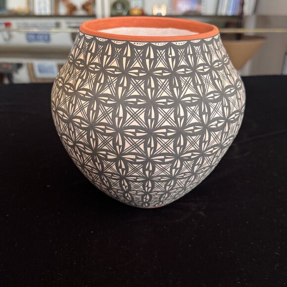Acoma Pueblo Pottery Jar 7” x 7” Signed L. Antonio — Fine-Line Star/Snow Pattern - Picture 6 of 10